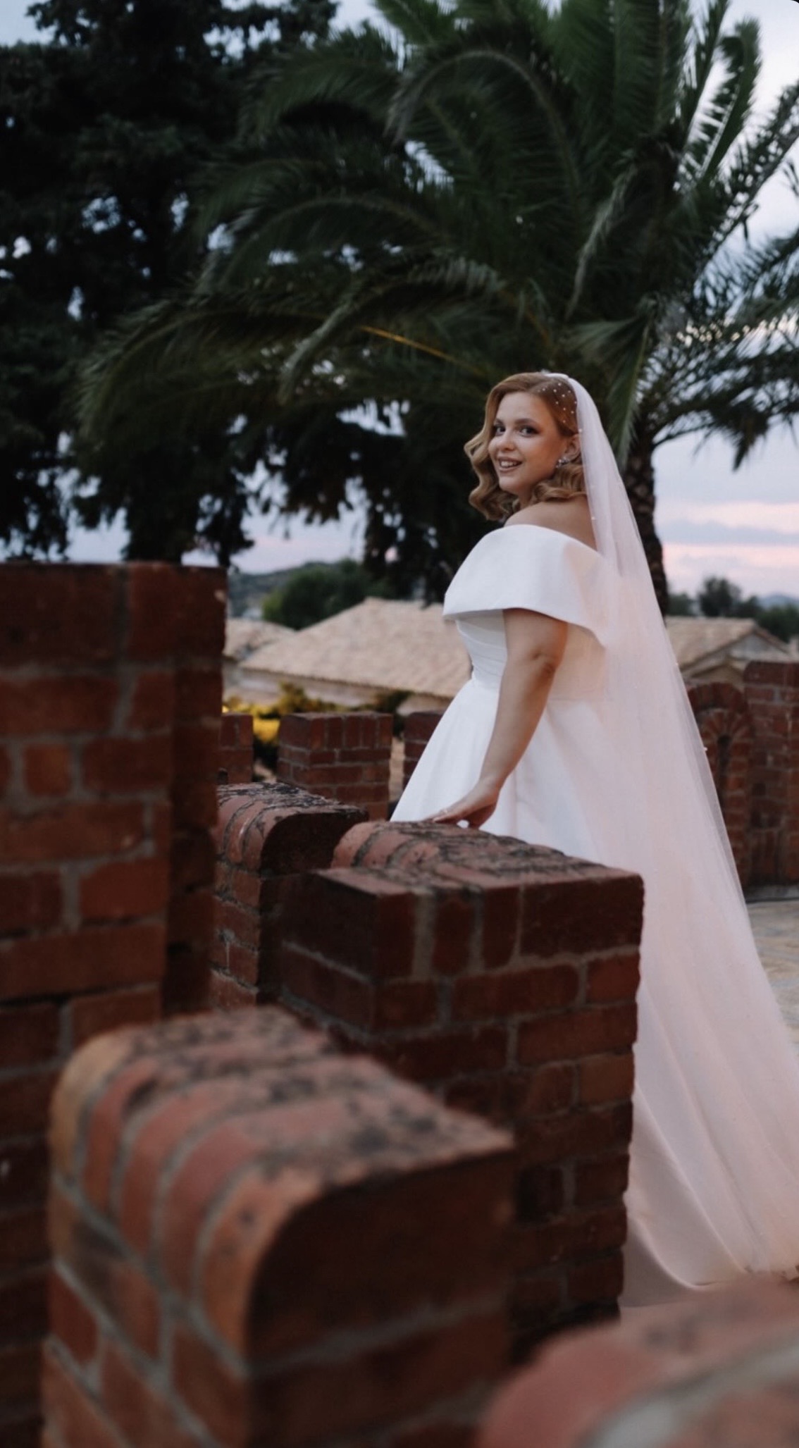 Bridal preparation with soft romantic look