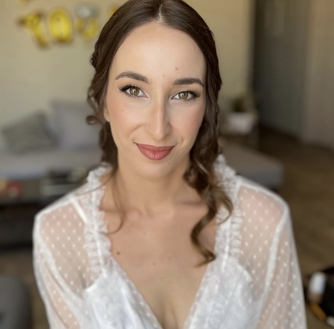 Classic bridal beauty with natural glow