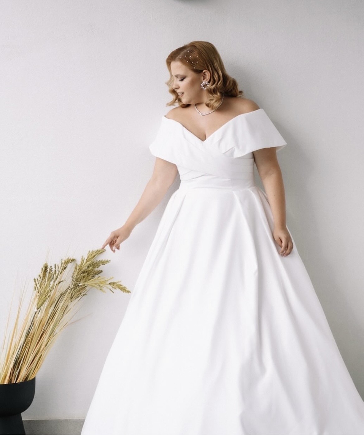 Soft glam look with warm tones